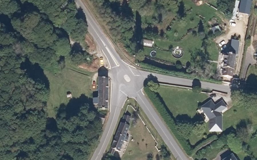 Vue aérienne du Rond-point anonyme n°1074810752