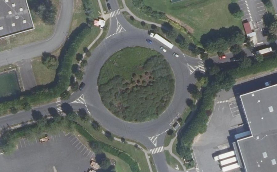 Vue aérienne du Rond-point anonyme n°107496742