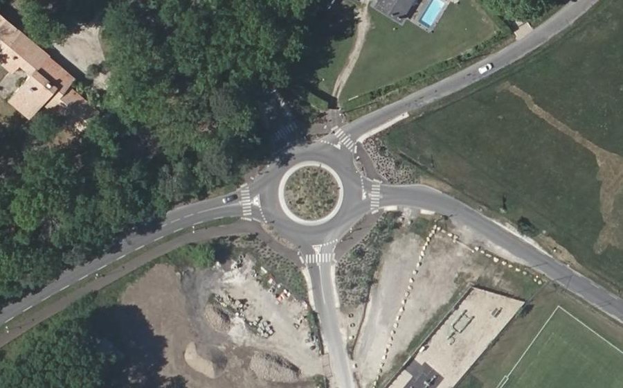 Vue aérienne du Rond-point anonyme n°1075202680