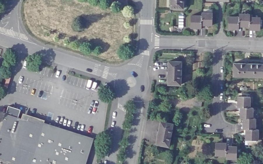 Vue aérienne du Rond-point anonyme n°1075394944