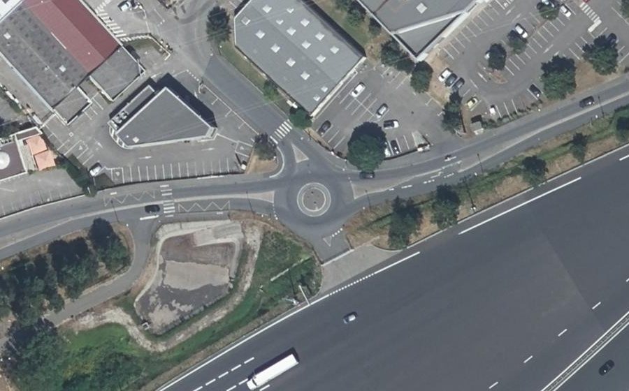 Vue aérienne du Rond-point anonyme n°1075768887