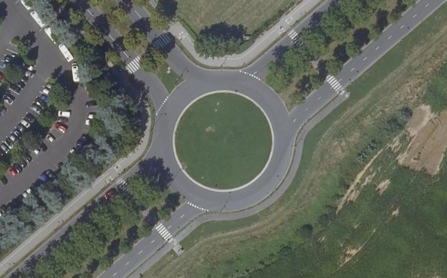 Vue aérienne du Rond-point anonyme n°1075806514