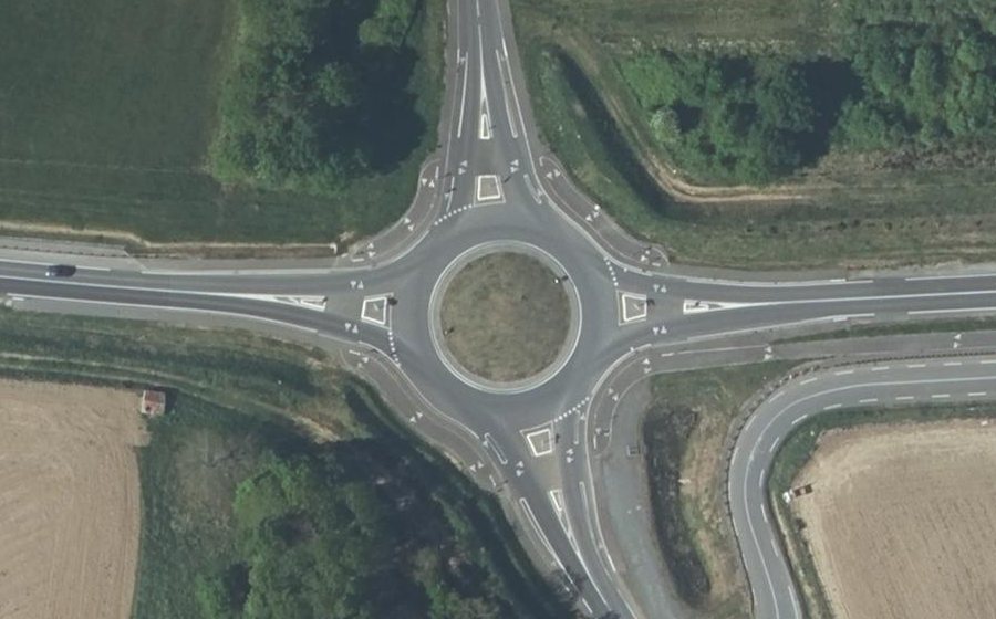 Vue aérienne du Rond-point anonyme n°1076092954
