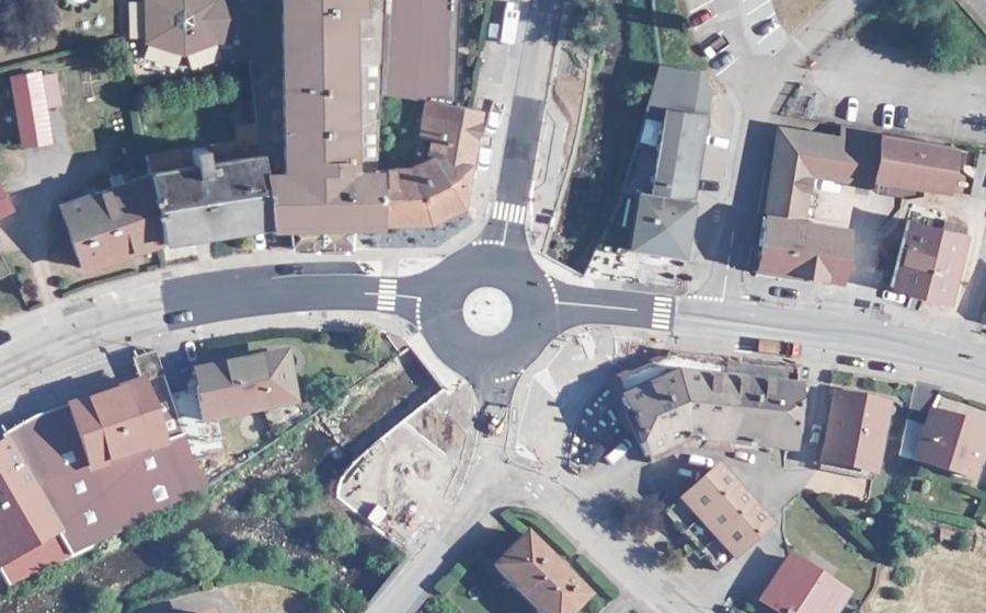 Vue aérienne du Rond-point anonyme n°1076165393