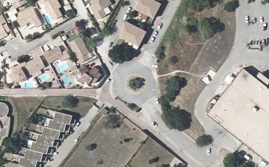 Vue aérienne du Rond-point anonyme n°107622890