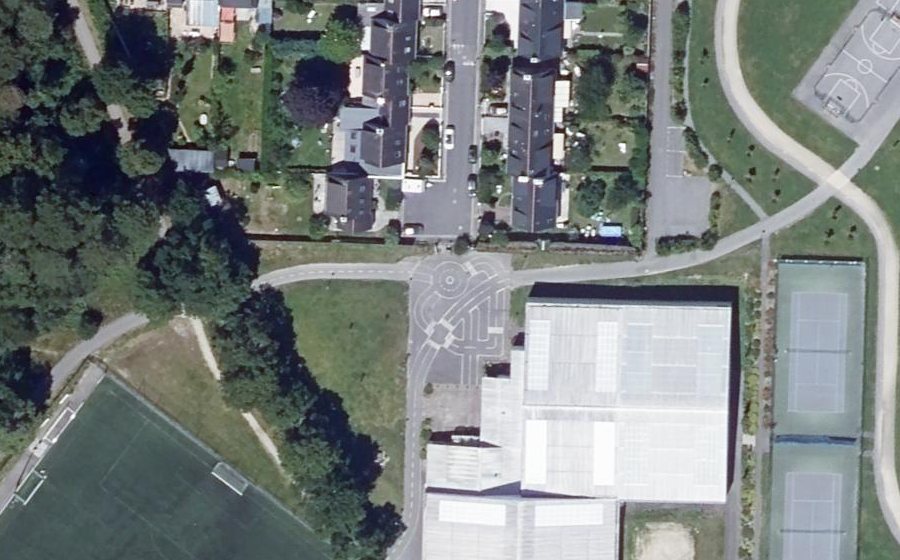 Vue aérienne du Rond-point anonyme n°1076422573