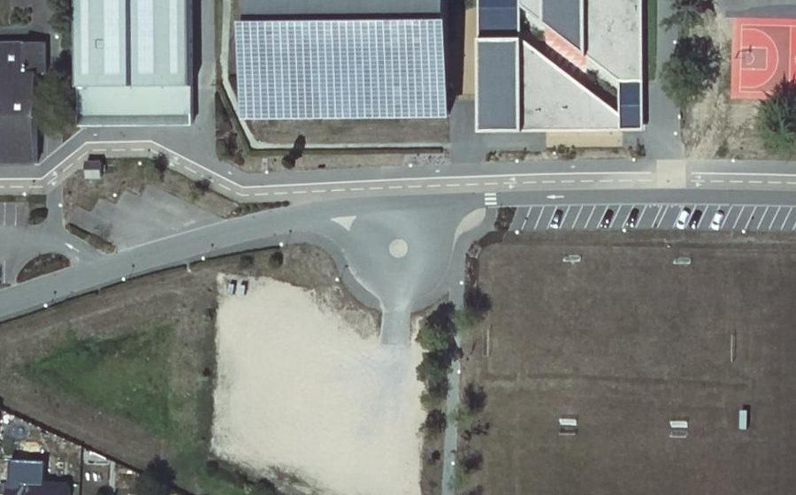 Vue aérienne du Rond-point anonyme n°1076539862