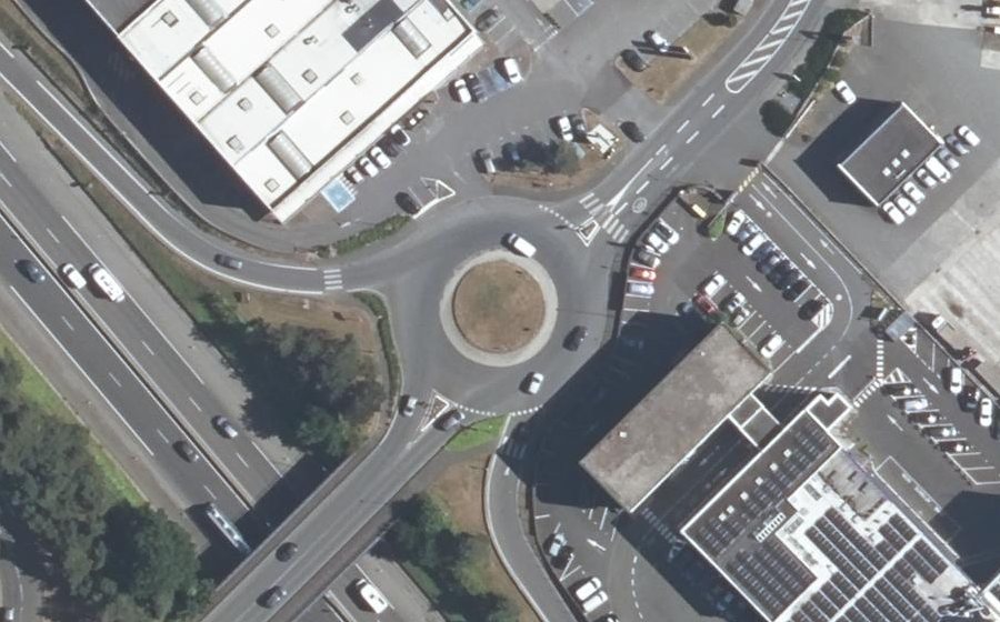 Vue aérienne du Rond-point anonyme n°107694139