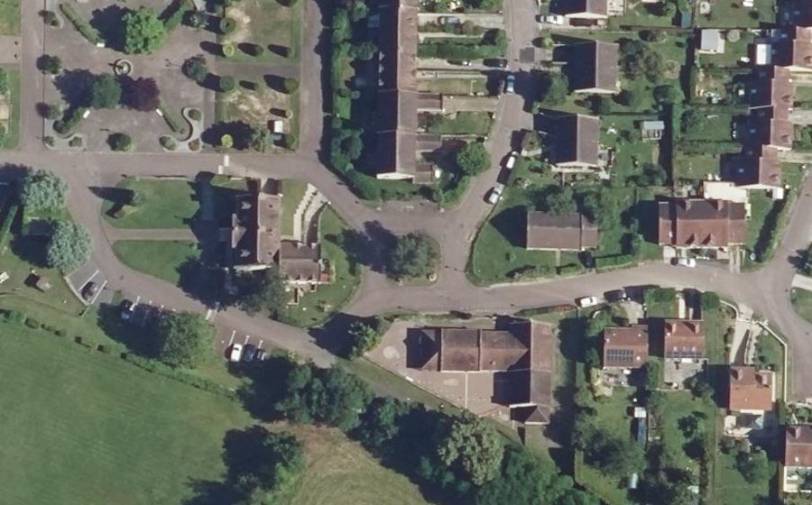 Vue aérienne du Rond-point anonyme n°107695494
