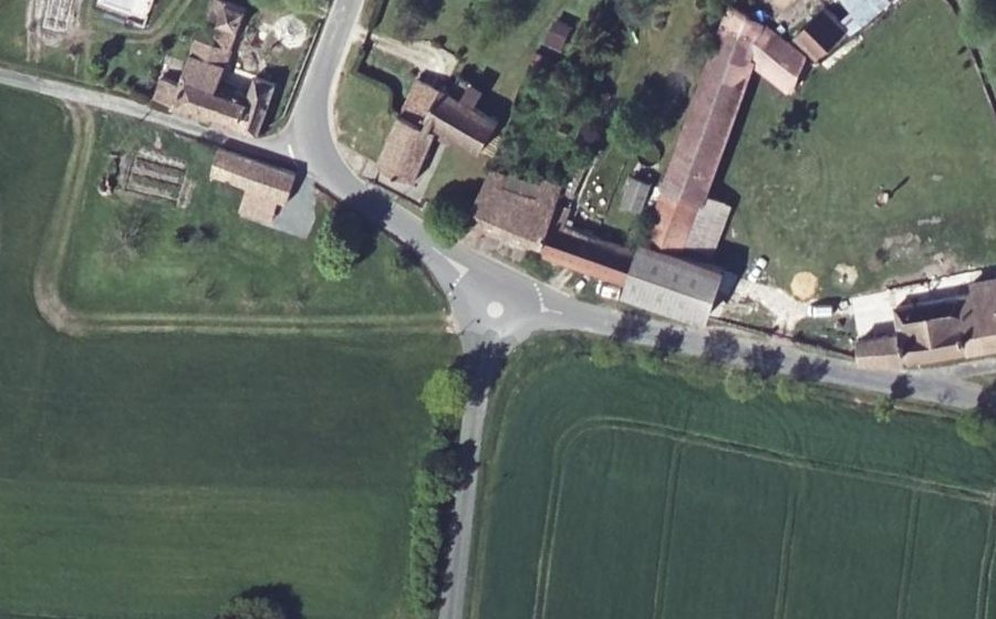 Vue aérienne du Rond-point anonyme n°1076968731