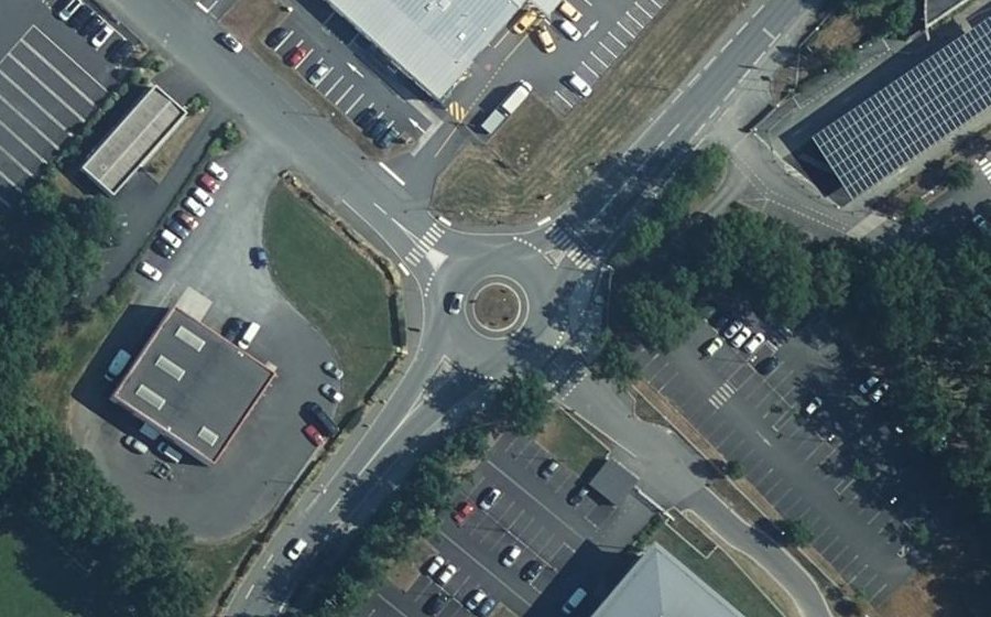Vue aérienne du Rond-point anonyme n°1077018821
