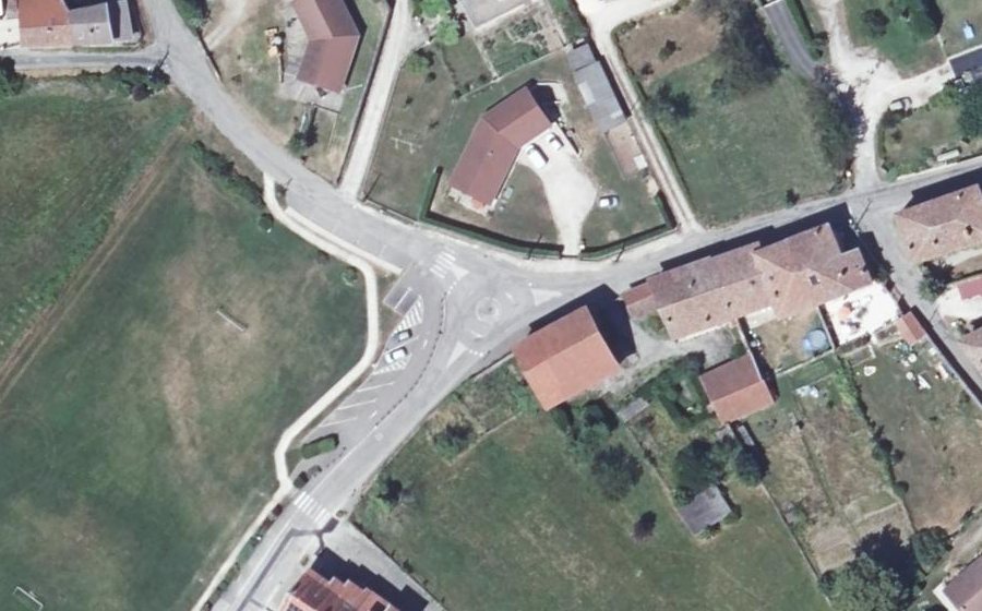 Vue aérienne du Rond-point anonyme n°1077109395
