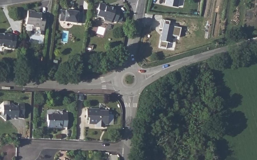 Vue aérienne du Rond-point anonyme n°1077139148