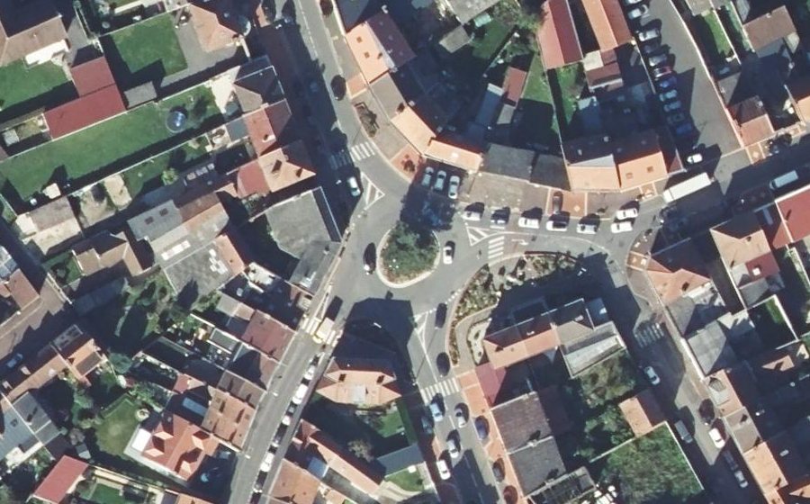 Vue aérienne du Rond-point anonyme n°107715363