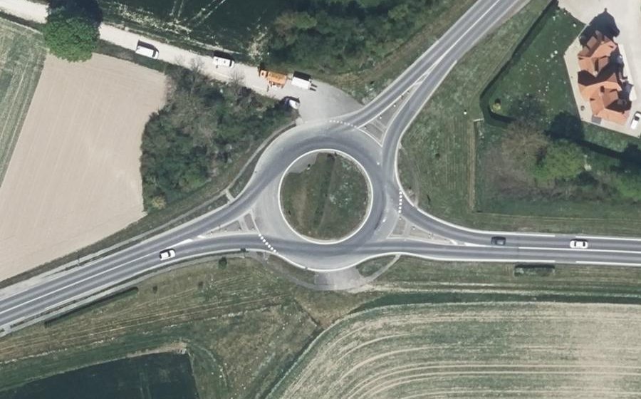 Vue aérienne du Rond-point anonyme n°107717993