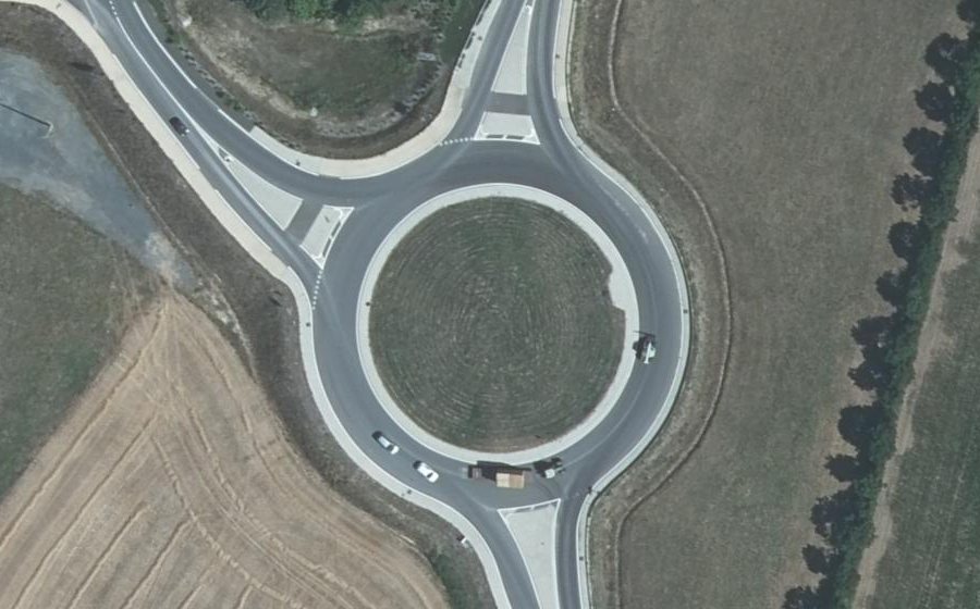 Vue aérienne du Rond-point anonyme n°1077213318