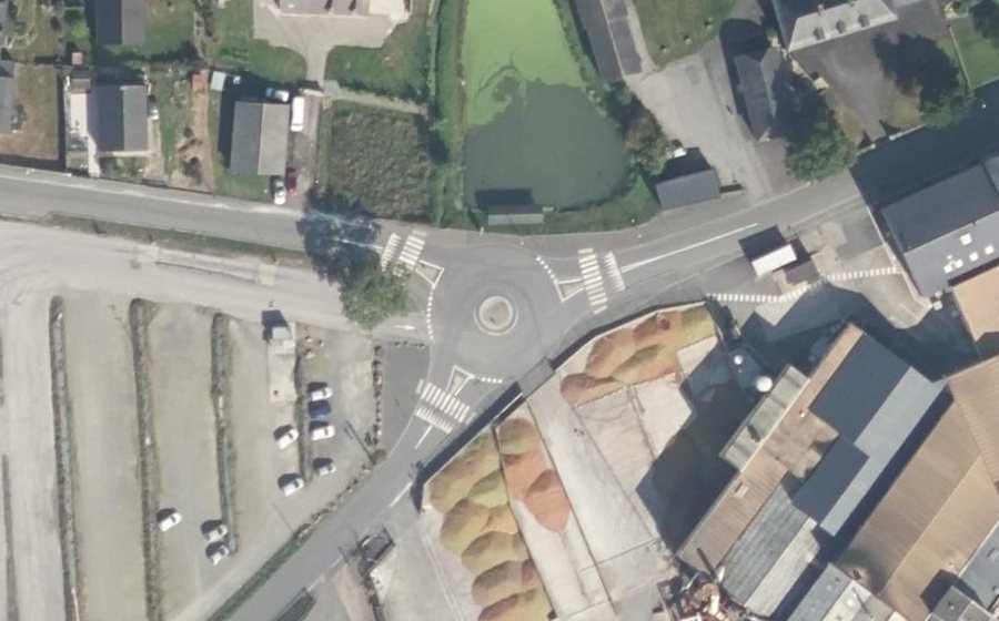 Vue aérienne du Rond-point anonyme n°1078000606