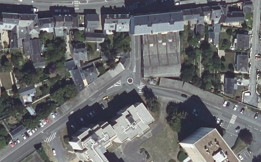 Vue aérienne du Rond-point anonyme n°1078048419