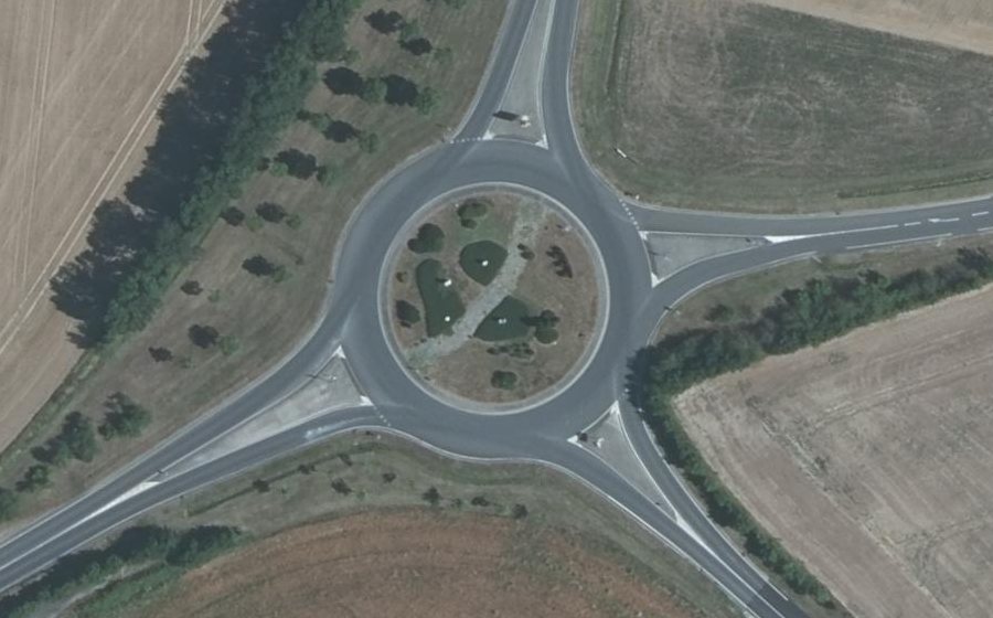 Vue aérienne du Rond-point anonyme n°107806389