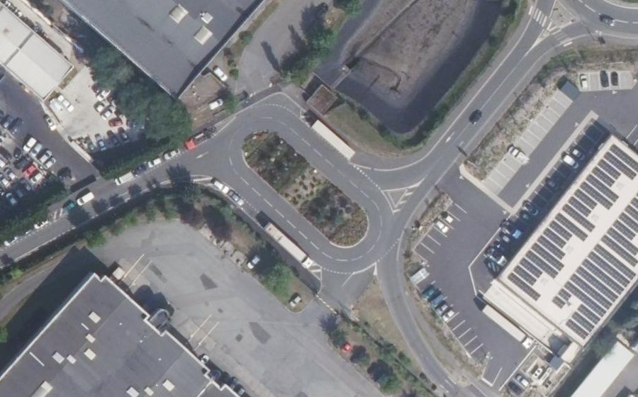Vue aérienne du Rond-point anonyme n°107810700