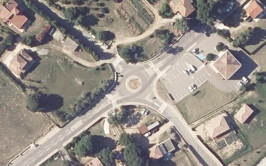 Vue aérienne du Rond-point anonyme n°1078340844
