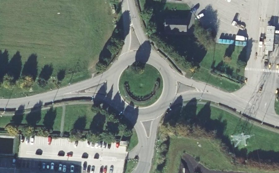 Vue aérienne du Rond-point anonyme n°107842798