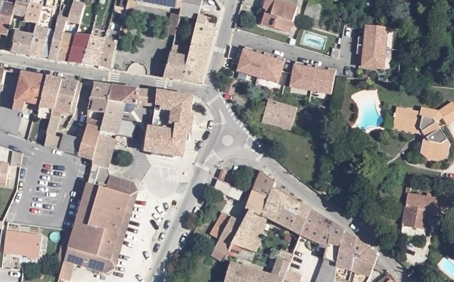 Vue aérienne du Rond-point anonyme n°1078506726