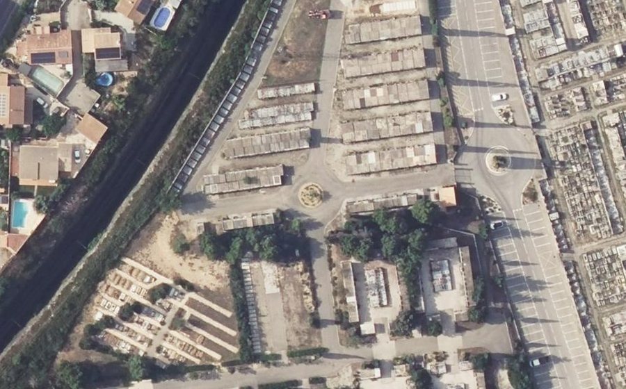 Vue aérienne du Rond-point anonyme n°1079066794