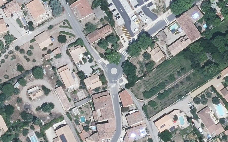Vue aérienne du Rond-point anonyme n°1079213835