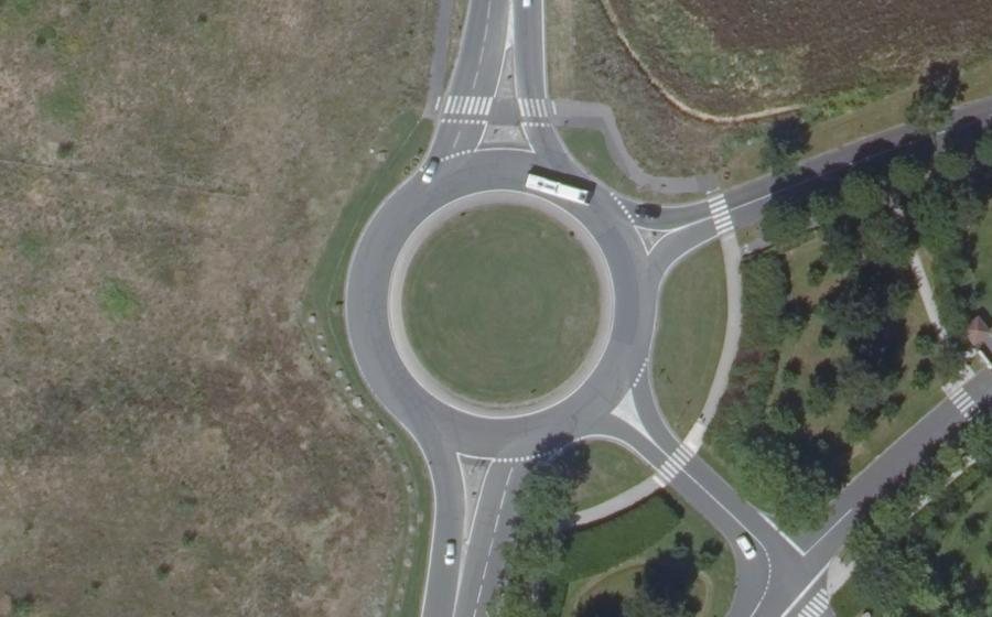 Vue aérienne du Rond-point anonyme n°1079219932