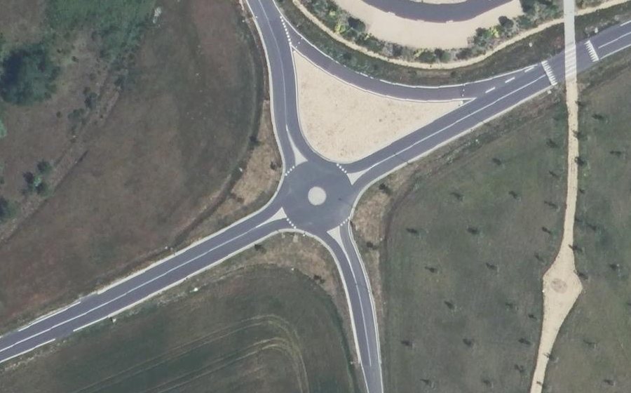 Vue aérienne du Rond-point anonyme n°1079423403