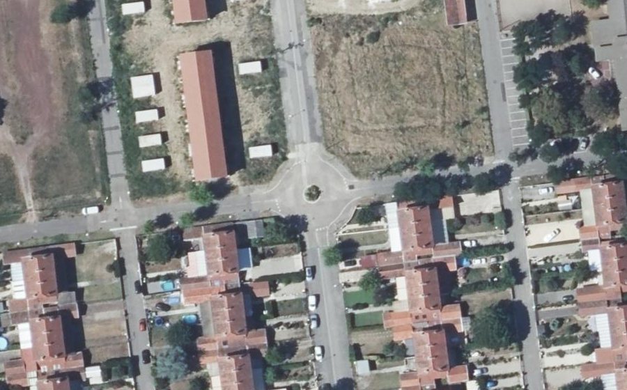Vue aérienne du Rond-point anonyme n°107956725