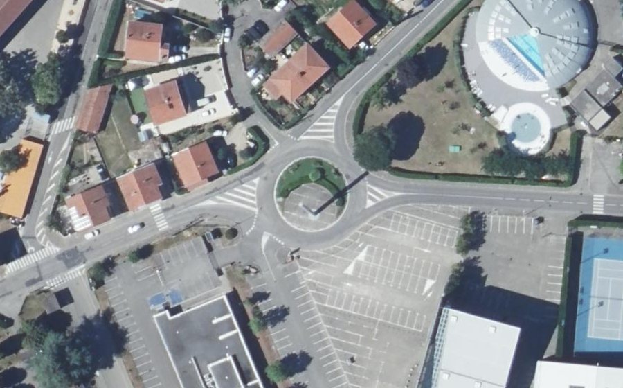 Vue aérienne du Rond-point anonyme n°107956741