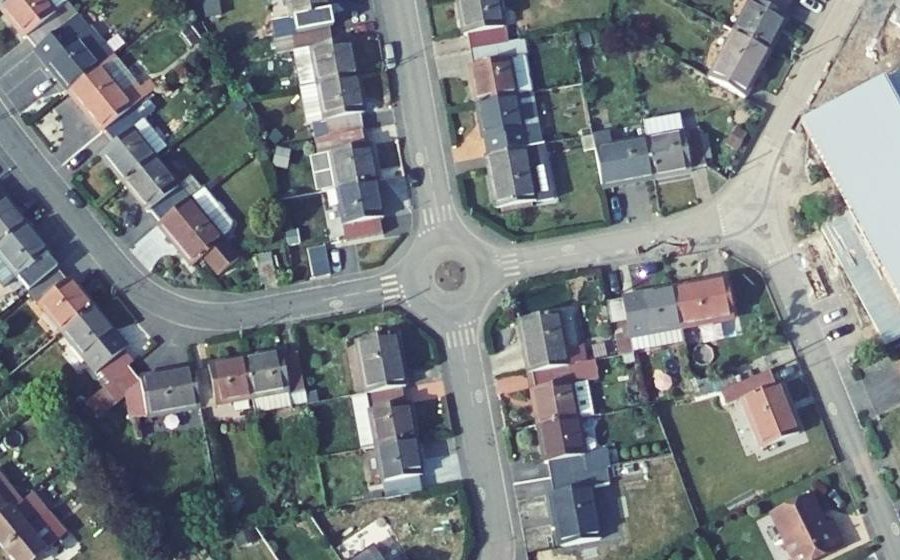 Vue aérienne du Rond-point anonyme n°107974951