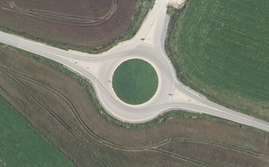 Vue aérienne du Rond-point anonyme n°1079983506