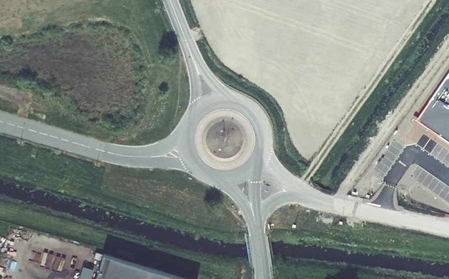 Vue aérienne du Rond-point anonyme n°108038989