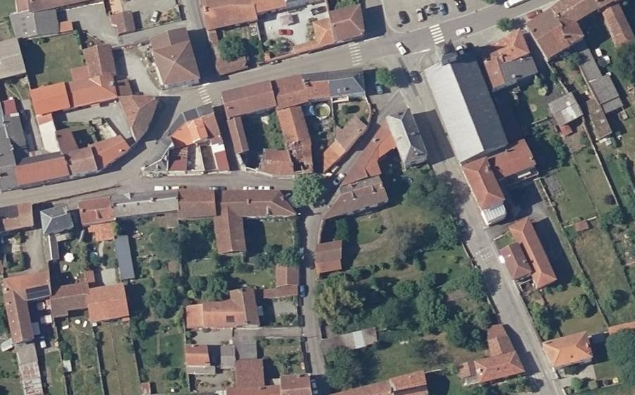 Vue aérienne du Rond-point anonyme n°108048246