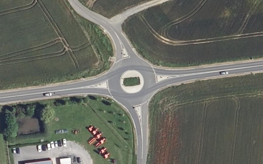 Vue aérienne du Rond-point anonyme n°1080612876