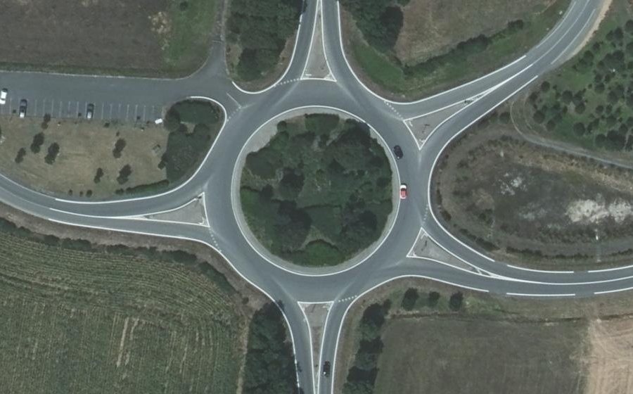 Vue aérienne du Rond-point anonyme n°1080841168