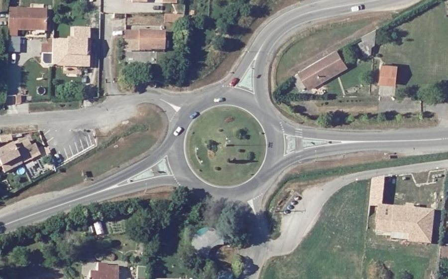 Vue aérienne du Rond-point anonyme n°1080929070