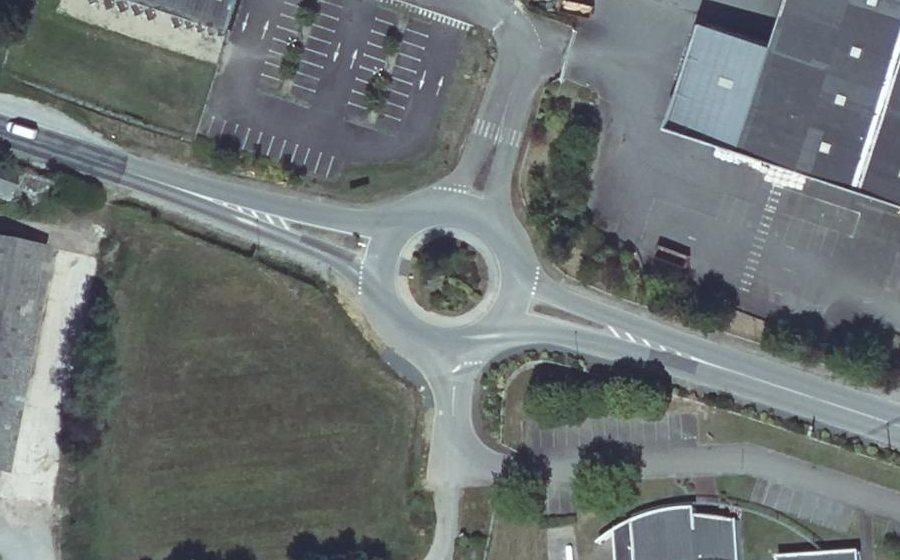 Vue aérienne du Rond-point anonyme n°108114707