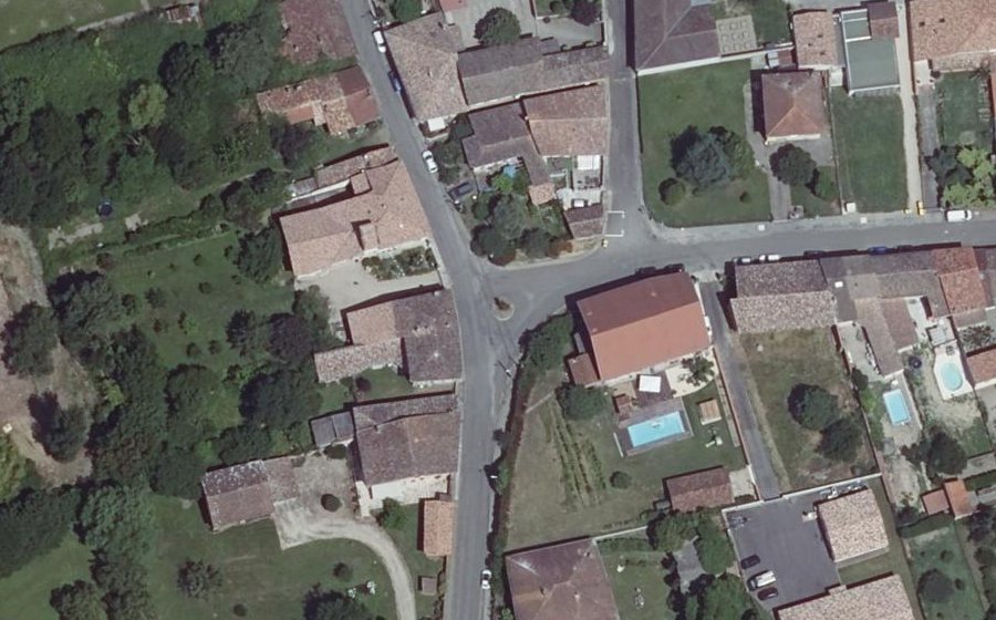 Vue aérienne du Rond-point anonyme n°1081244853