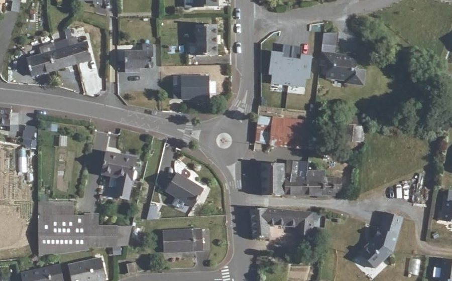 Vue aérienne du Rond-point anonyme n°108130330