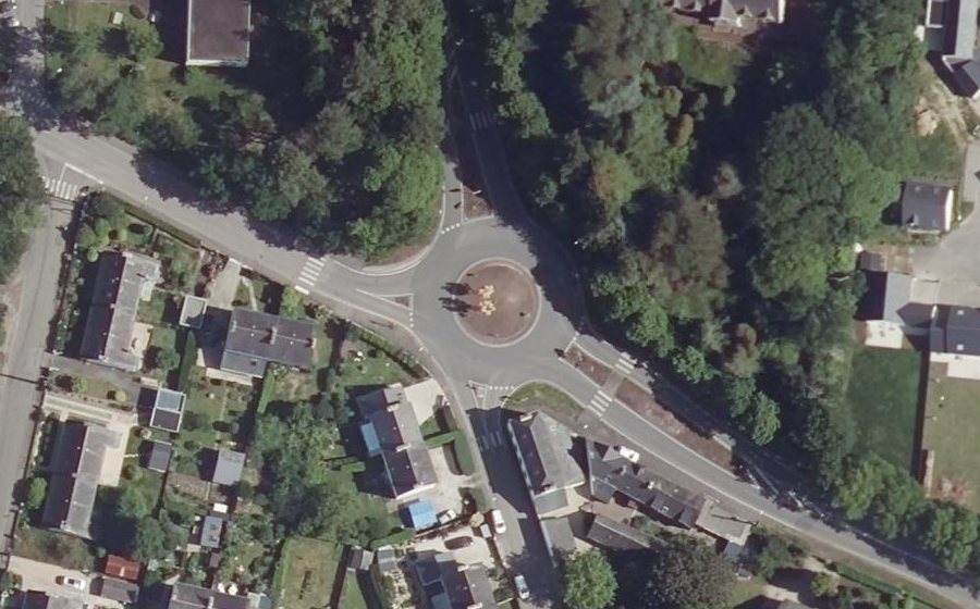 Vue aérienne du Rond-point anonyme n°1081346116