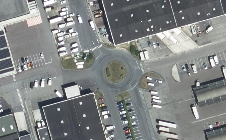 Vue aérienne du Rond-point anonyme n°108144817