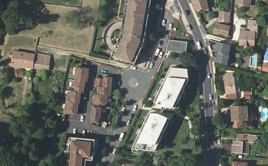 Vue aérienne du Rond-point anonyme n°108153697