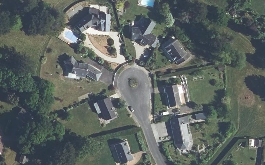 Vue aérienne du Rond-point anonyme n°108154456
