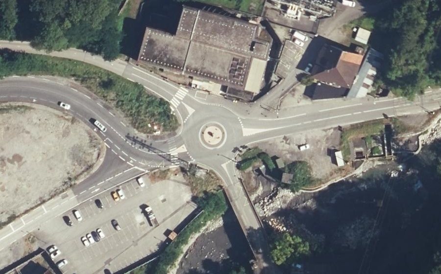 Vue aérienne du Rond-point anonyme n°1081854389