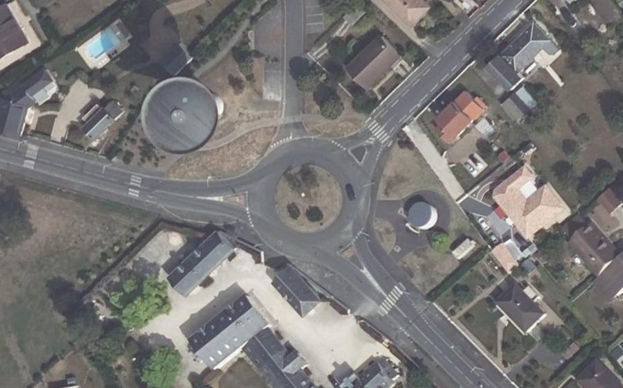 Vue aérienne du Rond-point anonyme n°108200595