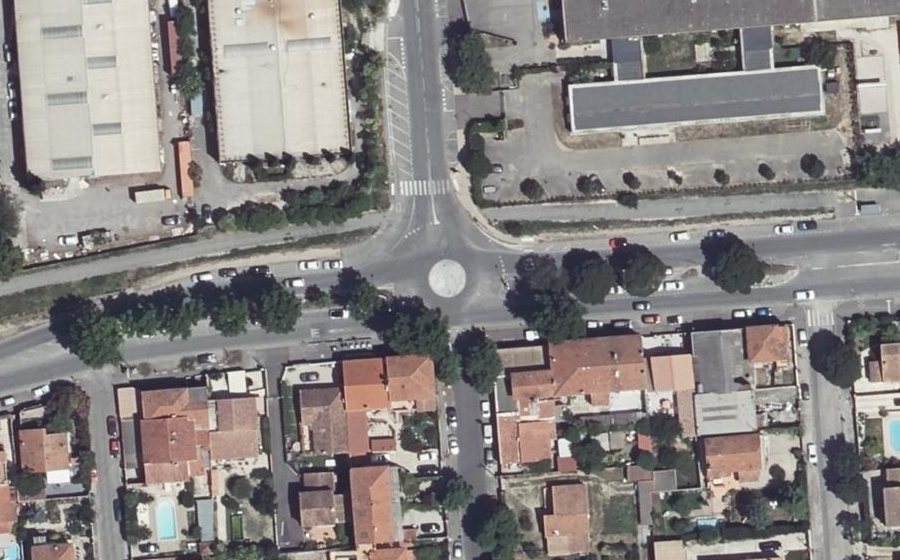 Vue aérienne du Rond-point anonyme n°1082045570